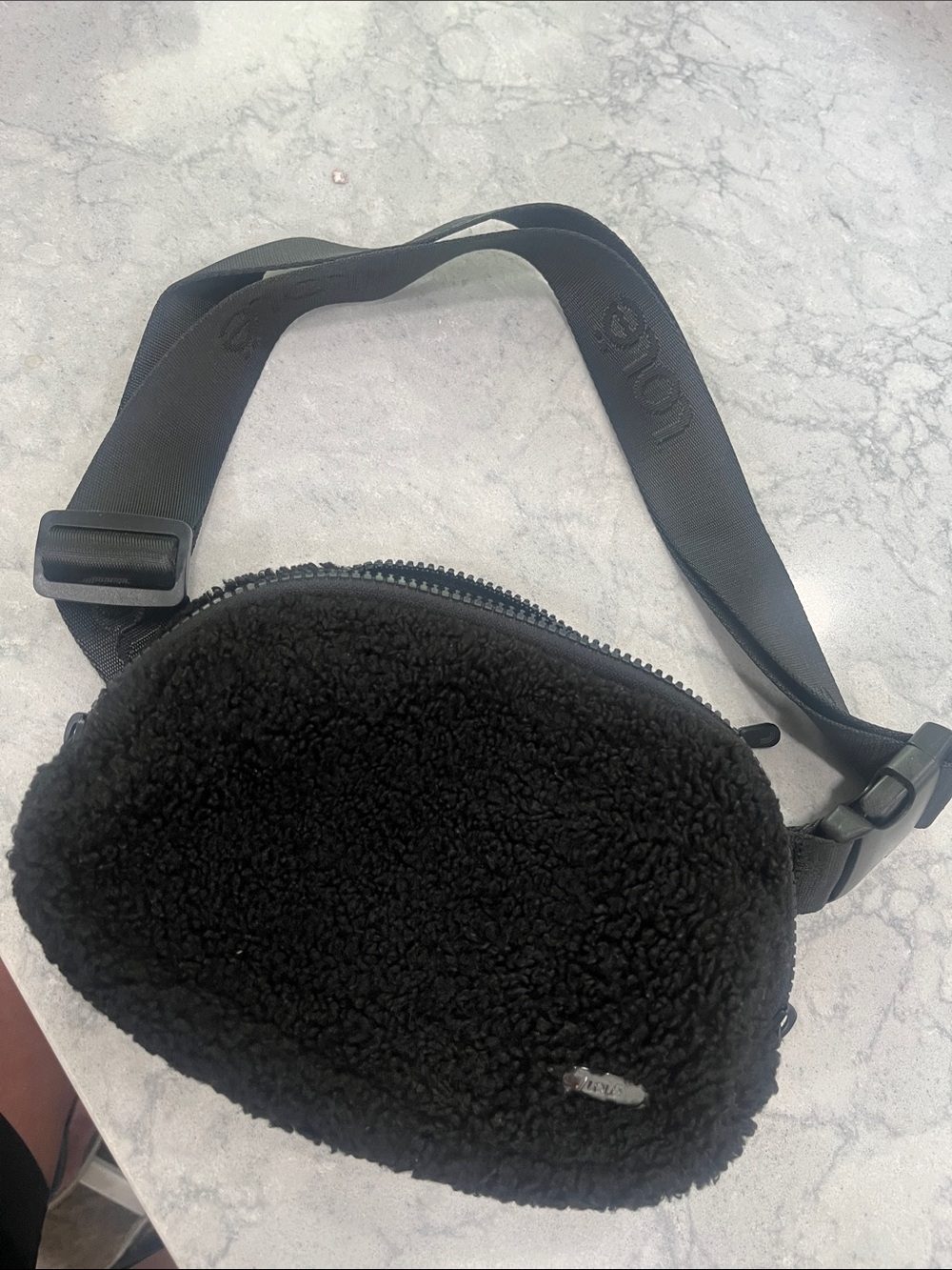 Lolë Black Sherpa Belt Bag EUC